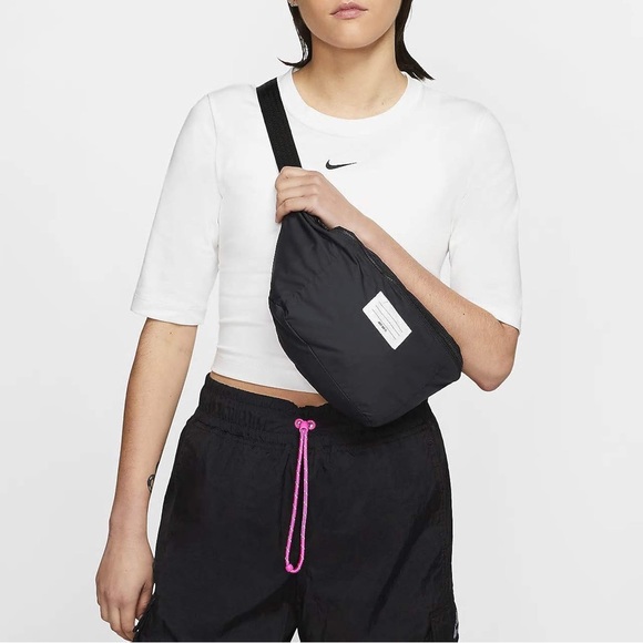 Nike windbreaker converts to belt bag - Picture 3 of 12